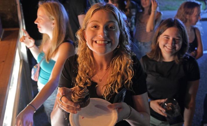 Students eating cupcakes