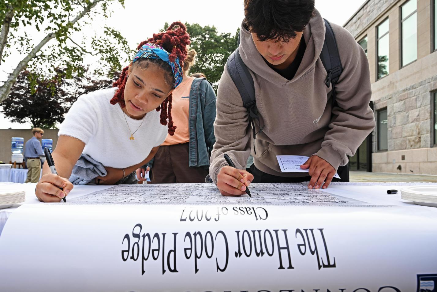 Students signing the Honor Code