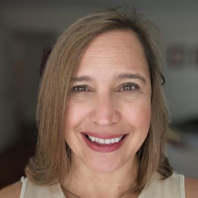 Mónika López Anuarbe Headshot