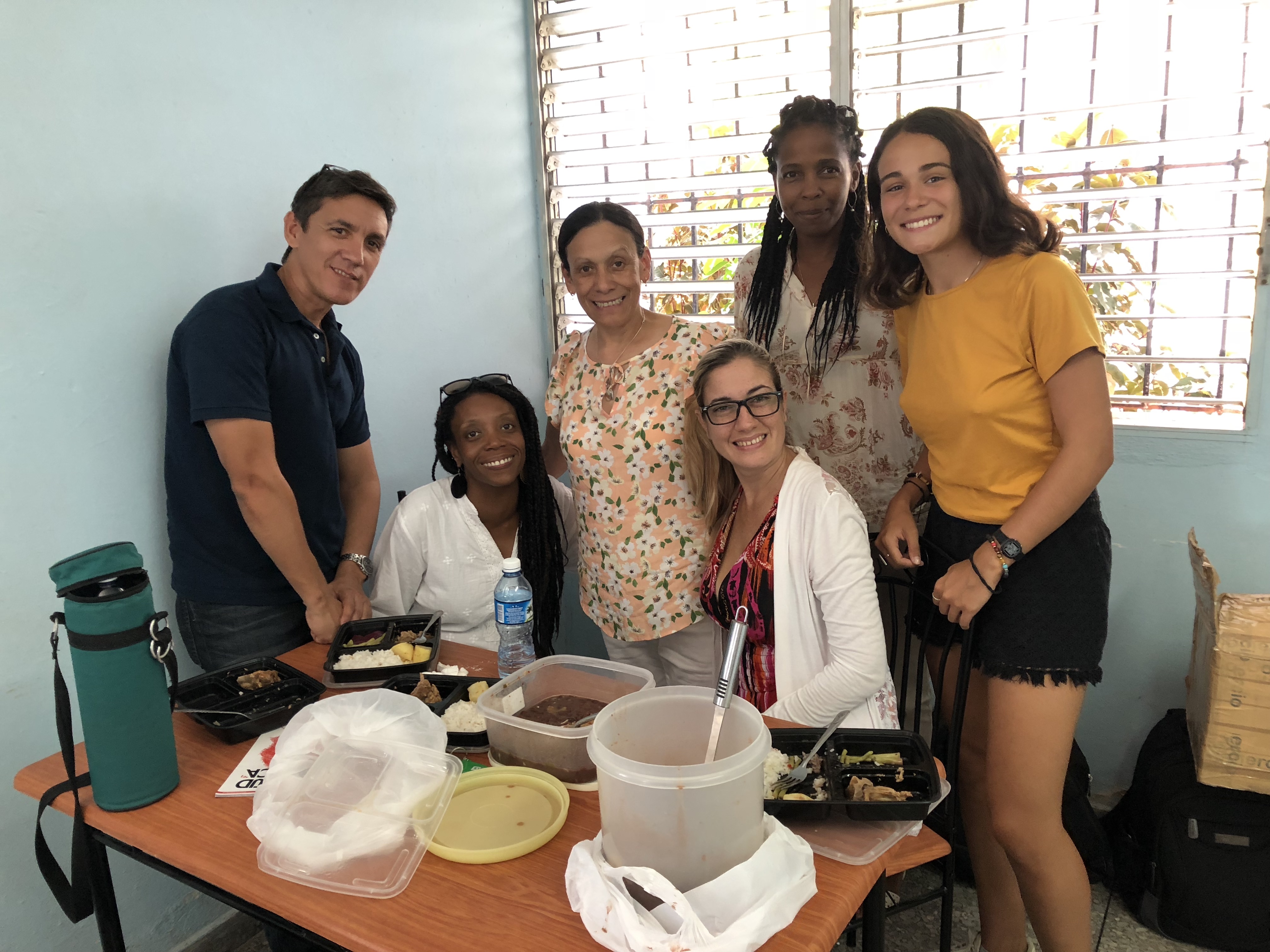 Dani, her professors and her mom pose for a photo