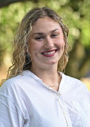 Lauren Fitzharris Headshot