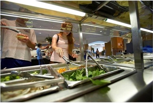 Students getting food in Harris