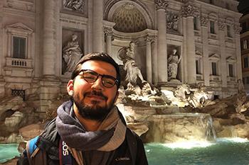 Ege Sakirt in front of Fontana di Trevi