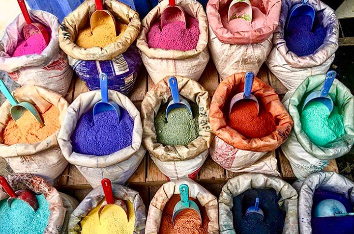 Image of colorful spices in a market
