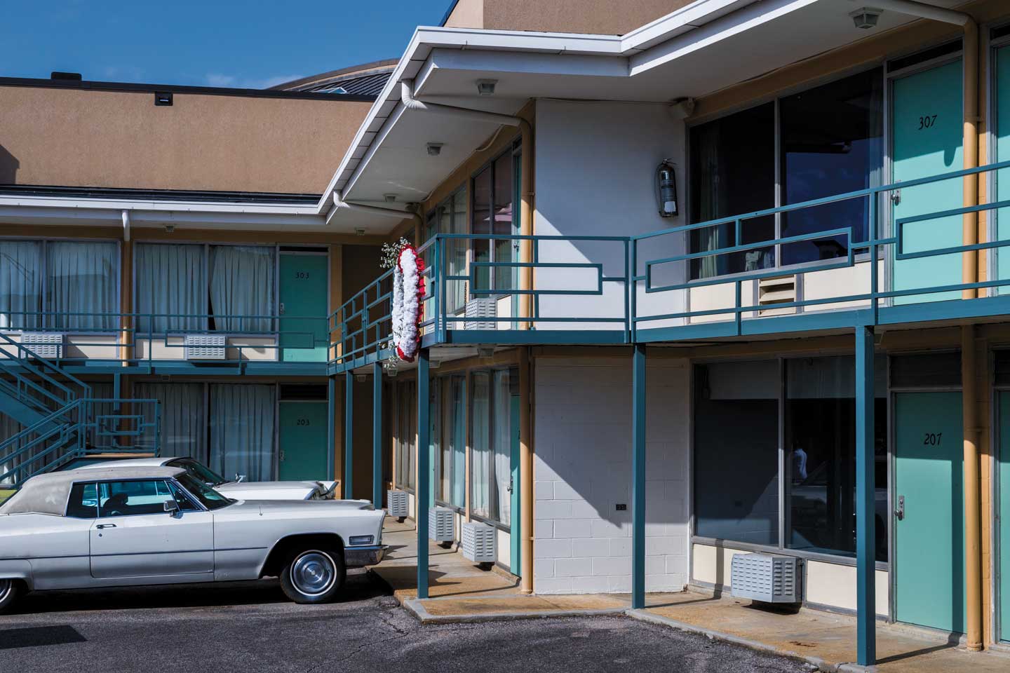 Car parked outside the Lorraine in Memphis, TN