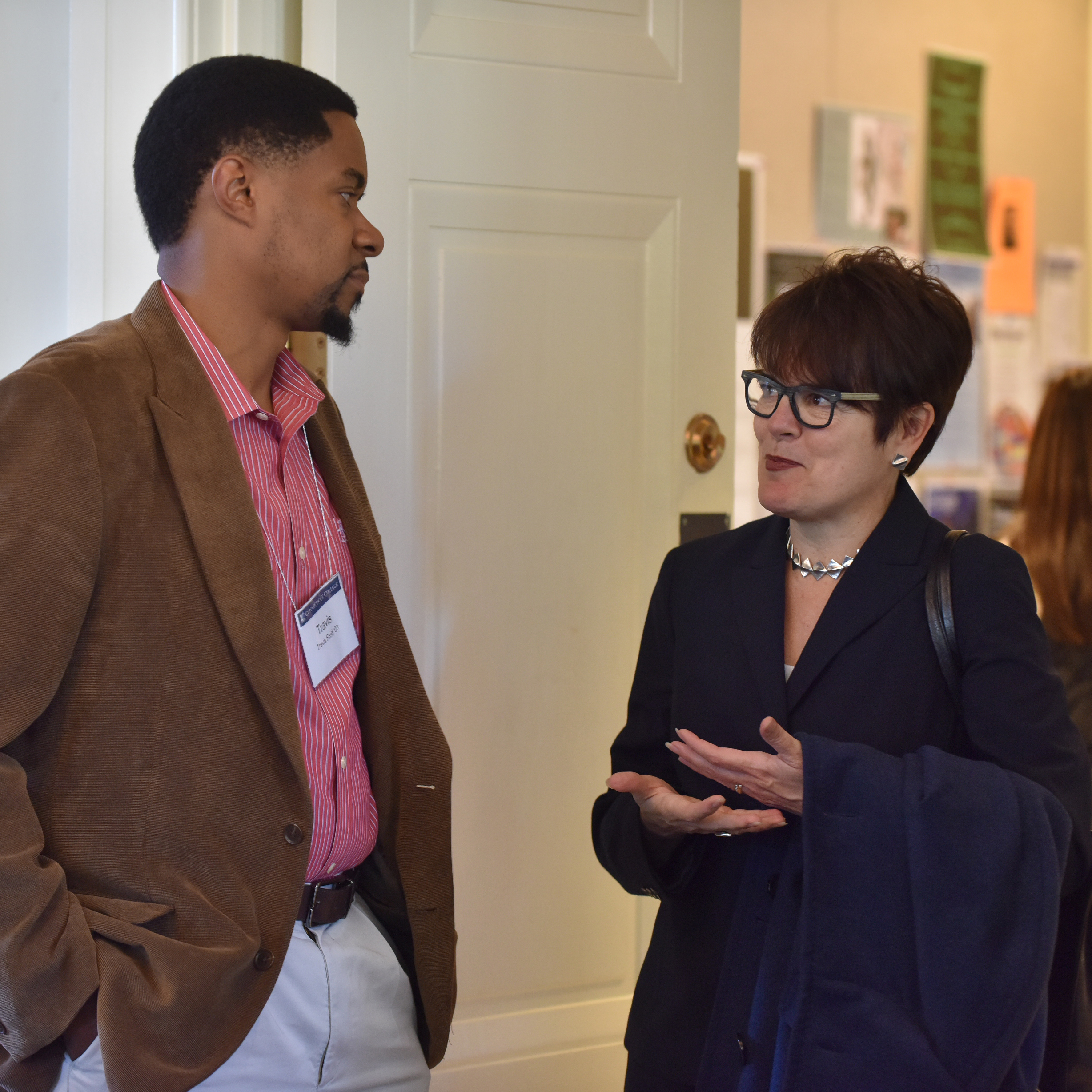 Travis Reid '03 speaks with President Katherine Bergeron prior to his keynote address at the Connecticut College Alumni of Color luncheon.