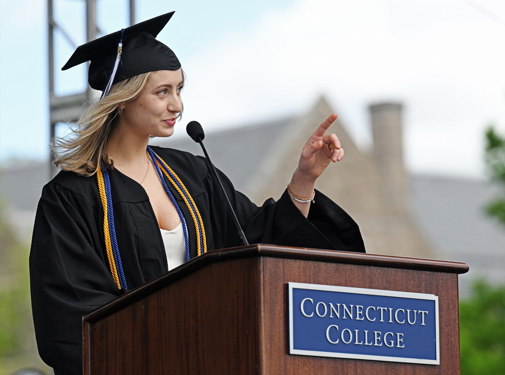 Natalia Hall ’25 gives her remarks as the student speaker.