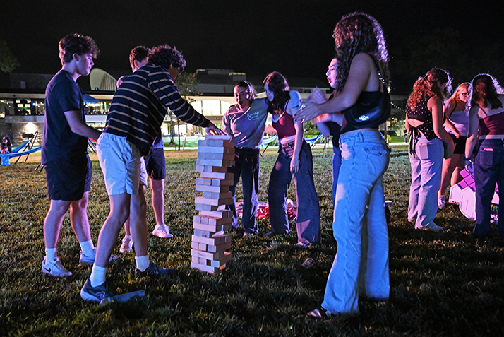 Students play lawn games during Welcome Weekend.