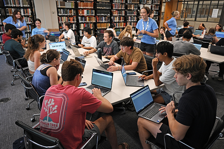 New students register for classes during Welcome Weekend.