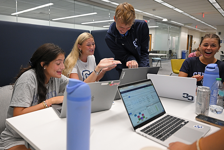 New students register for classes during Welcome Weekend.